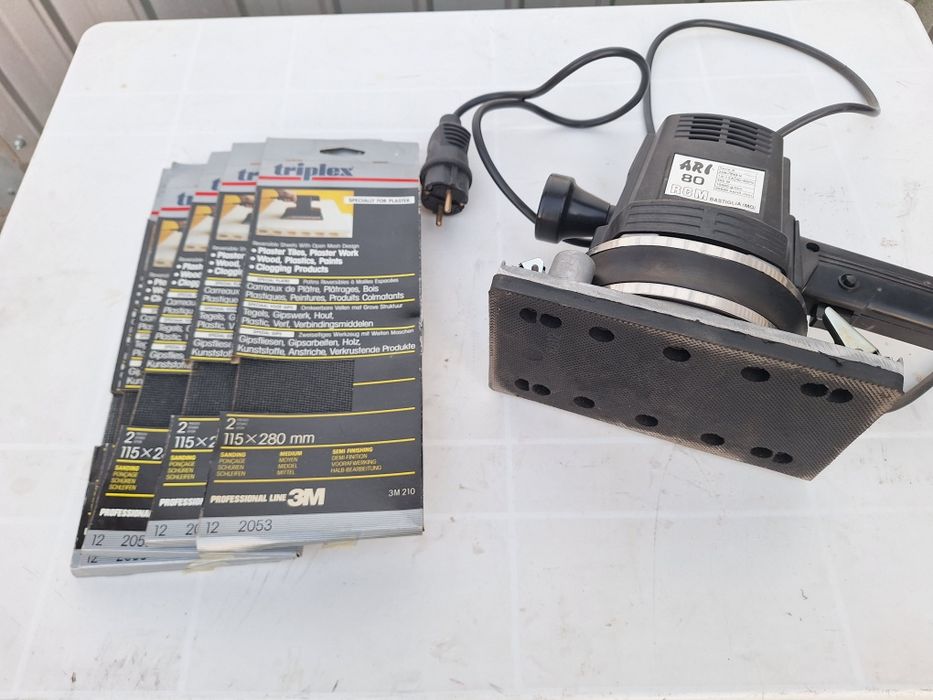 Masina de slefuit 400w, cu oscilatii/ vibratii. Produs NOU.