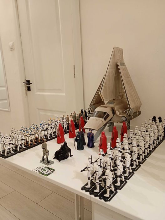 Vând- STAR WARS The Emperor's Arrival HASBRO (o varianta)