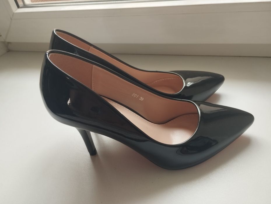 Туфли новые, лаковые
