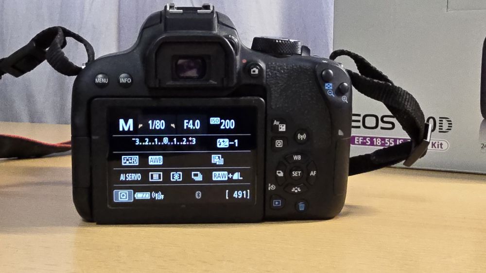 Фотоапарат Canon eos800d пълна комплектация.