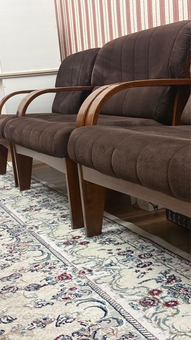 Продается комлект диван и 2 кресла