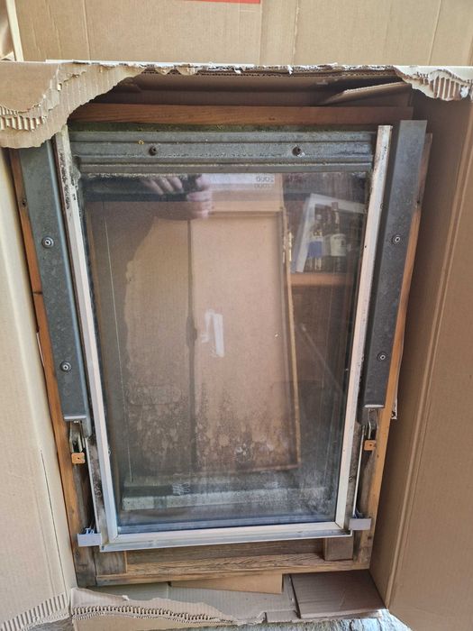 Vind doua ferestre de mansardă Velux