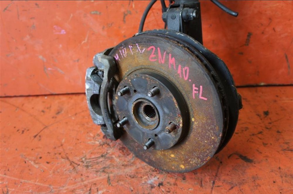 Ступица Toyota Isis ZNM10 1ZZFE 2005 перед. лев.