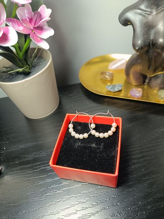 Cercei cu perle albe