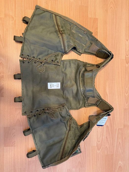 Vestă tactică multifuncțională
