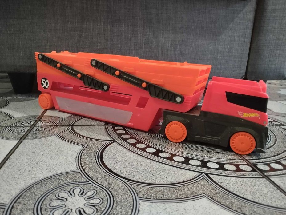 Hot Wheels  гараж/паркинг -29 лв. Автовоз -23 лв.
