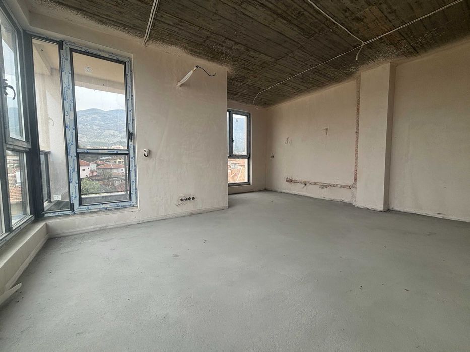 Продава се Тристаен апартамент в Карлово - 92 кв.м за 666 €/кв.м - Снимка #1