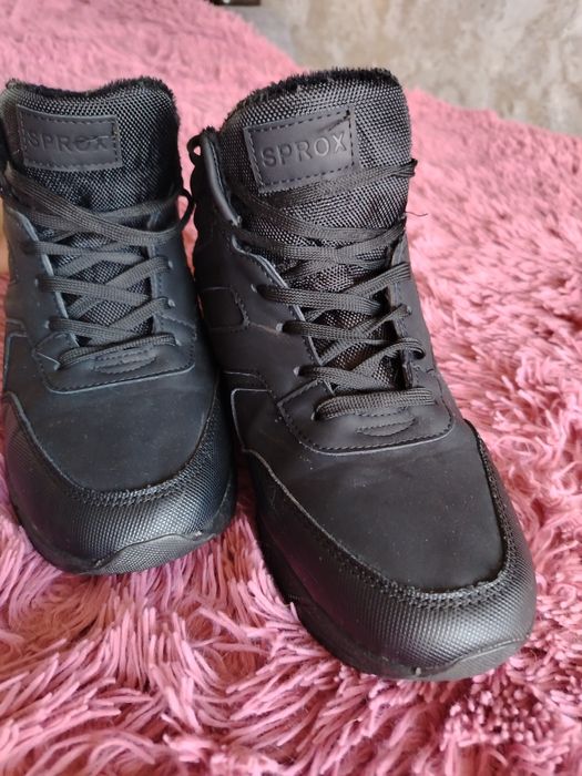 Продам кроссовки мужские