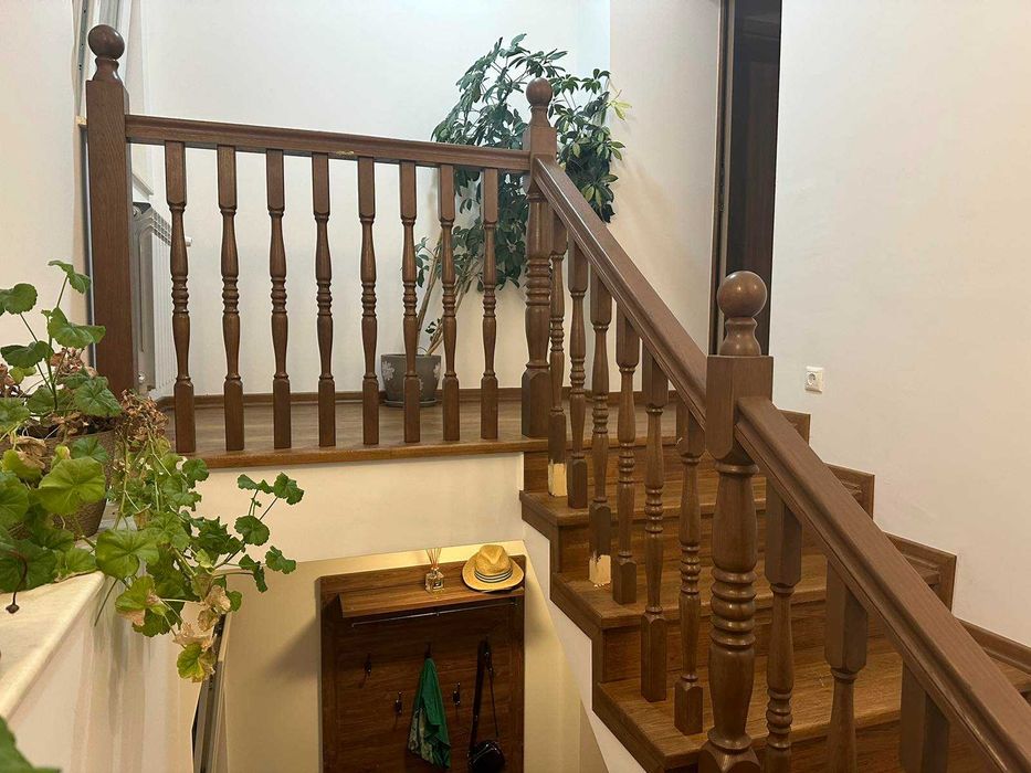 Струговани Балюстри . Парапет. Стълбища . Ръкохватки. Начални колонки.