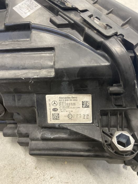 Ляв фар за мерцедес Е класа. W213