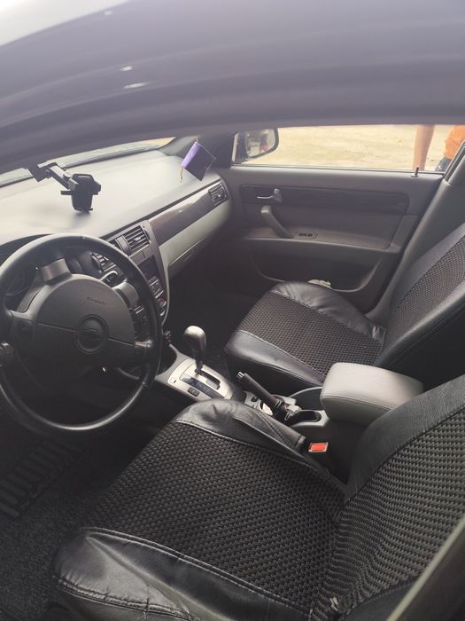 Lasetti jentra sotiladi