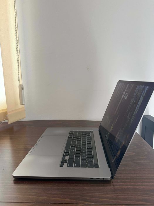 Apple MacBook Pro A2141 32GB RAM