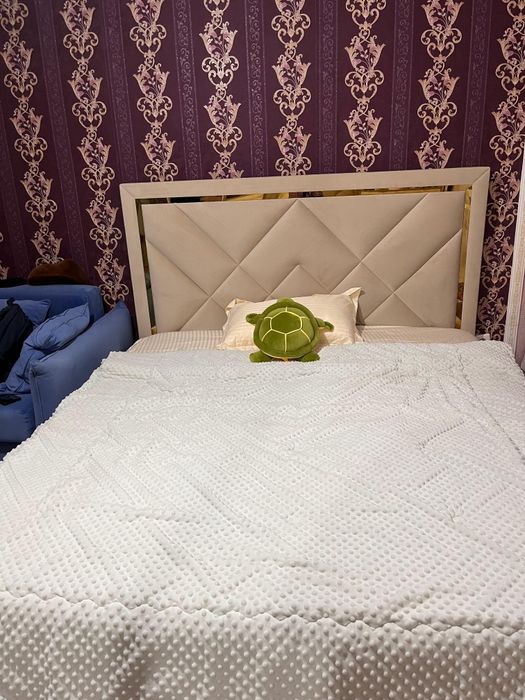 Двуспальная кровать