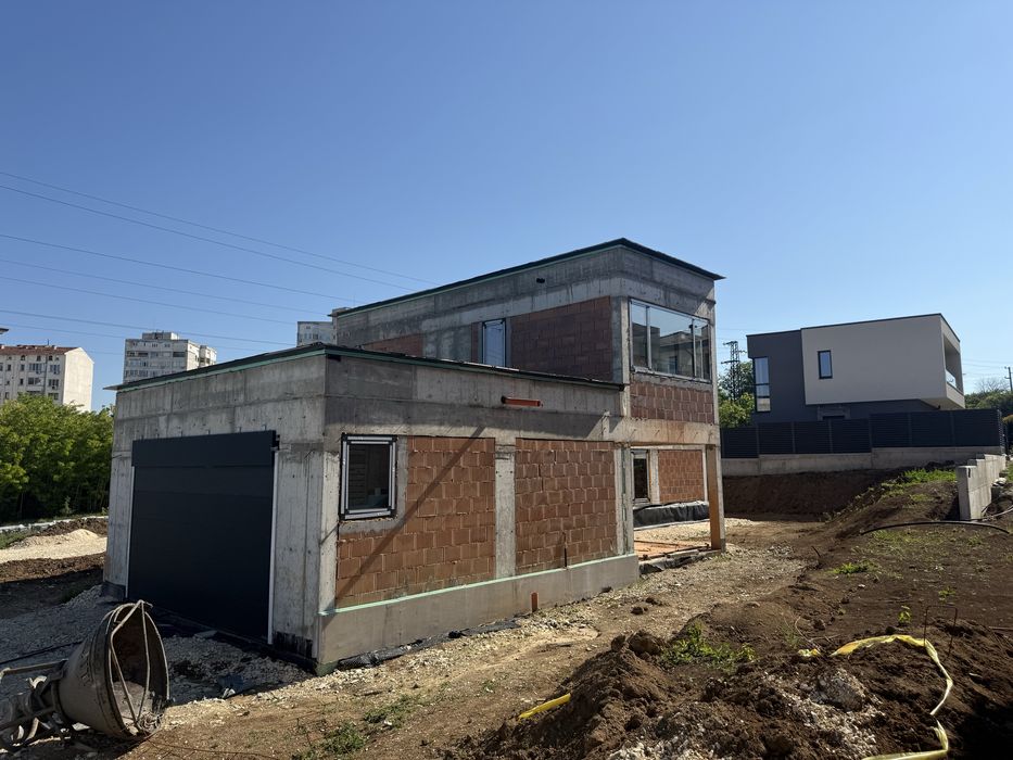 Продава се Къща в с. Ралево, Област Плевен - 257 кв.м за 1467 €/кв.м - Снимка #2