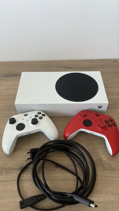 Xbox Series S 512 gb + doua manete. Ca nou