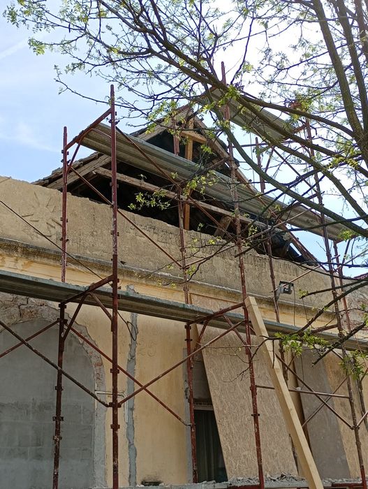 Execut lucrări de construcții finisaje interioare și exterioare etc.