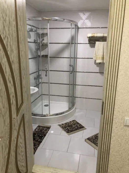 Alohida yoki birga turishgan xona beriladi qizlarga