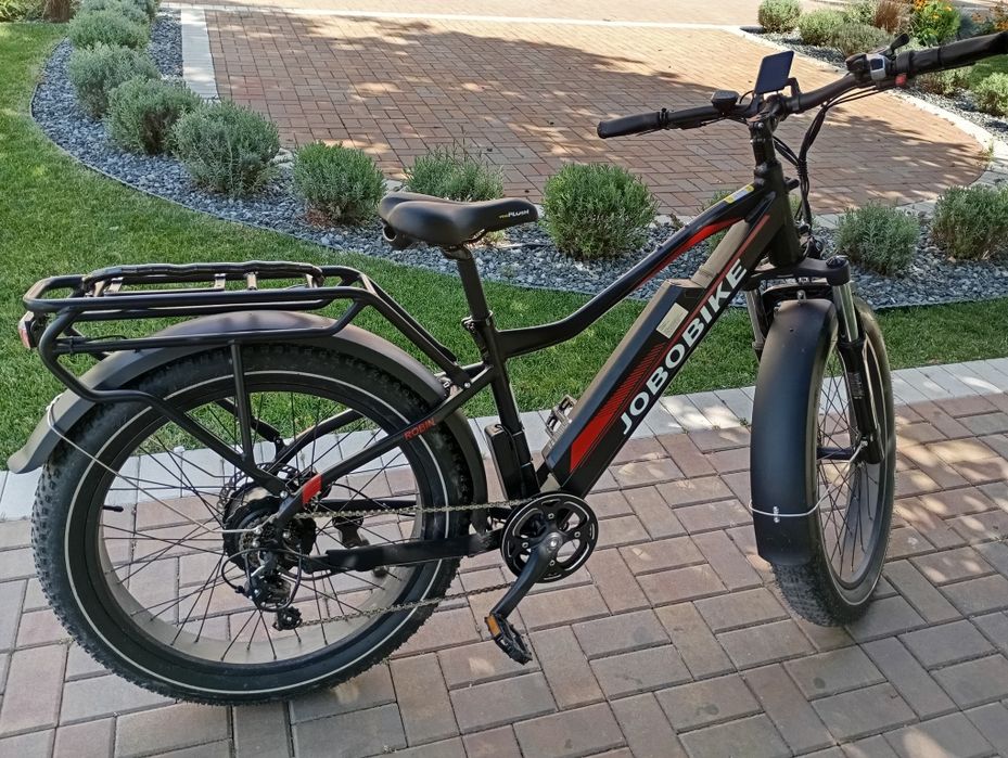 Bicicleta jobobike electrica este noua.
