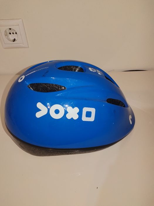 Продавам детска каска за велосипед или скутер