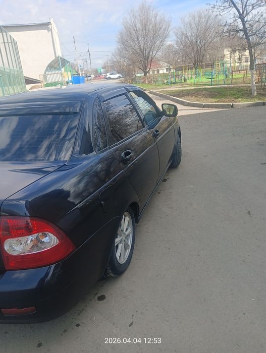 Продам приора седан
