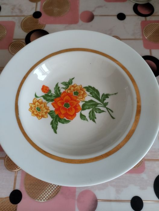 Продаются тарелки.