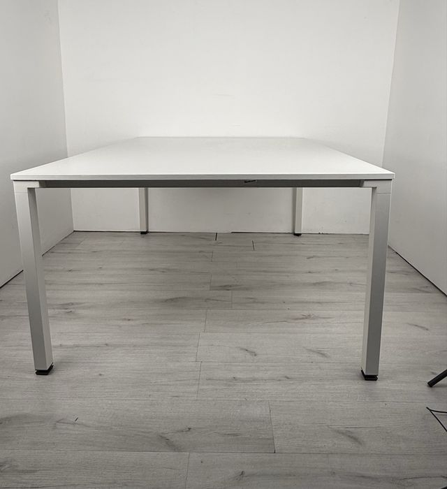 Конферентна / заседателна офис маса Steelcase за 8 човека