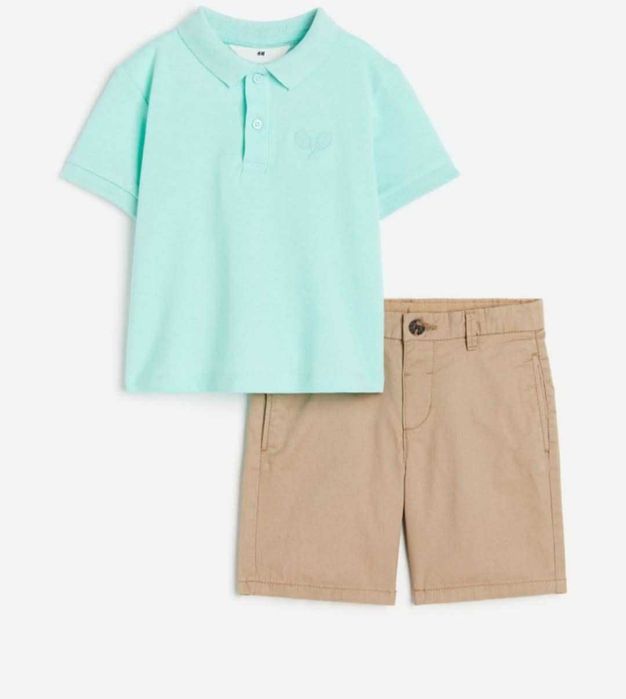 Комплект тениска с яка и панталонки