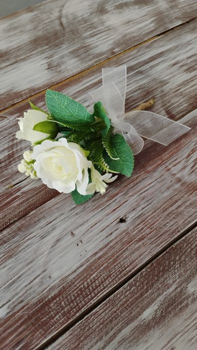 Бутониери и булчински гривни