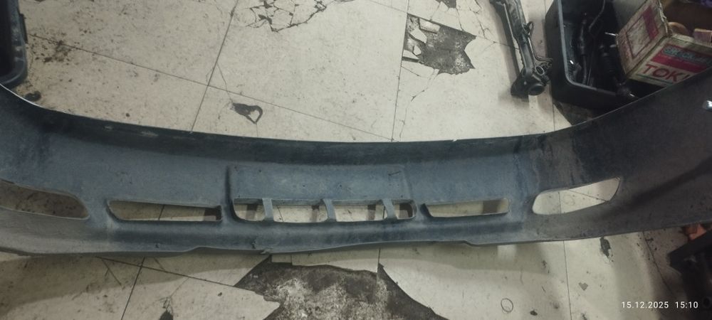 Бампер Ауди 100 передний