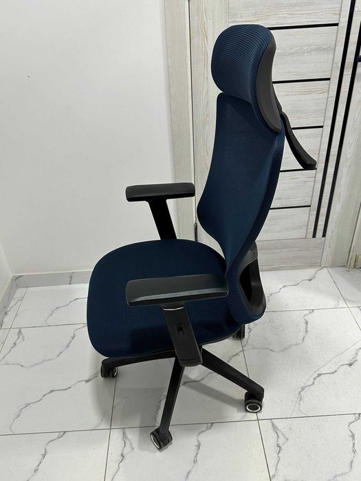 ПРОДАЁТСЯ! Офисное кресло от Dafna FLEXION, сетчатое, чёрно-синий