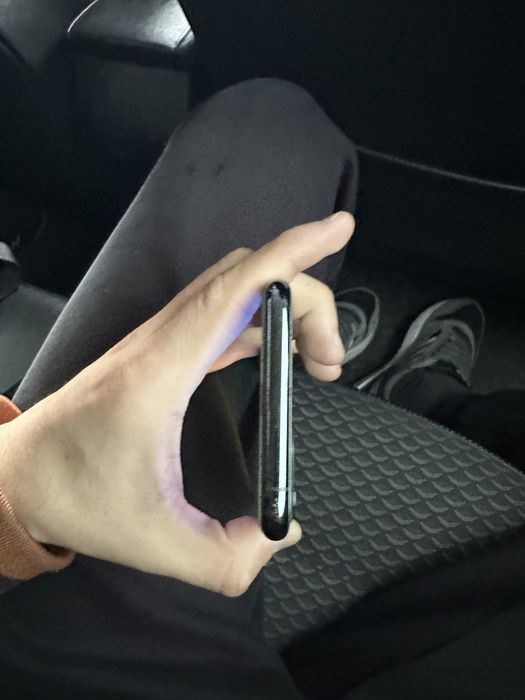 Продам айфон 11 про мах