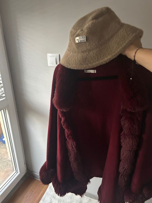 Пончо с подарък шапка .НОВИ