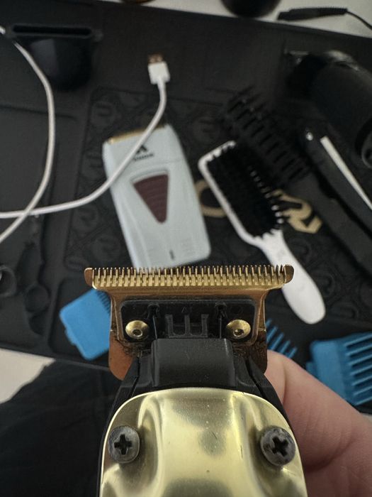 Vand Rovra Voron impreuna cu un trimmer babyliss cu lame noi pe el