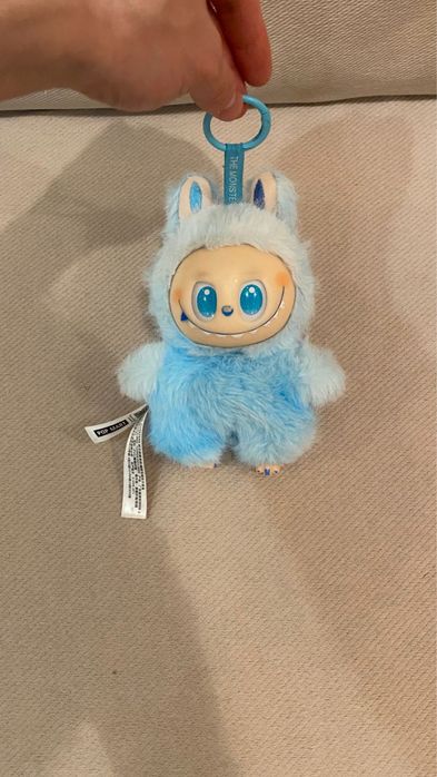 Продам игрушку лабубу в красивом цвете б/у