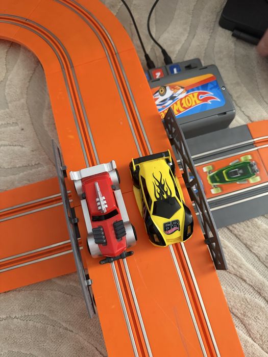 Скоростной трек Hotwheels