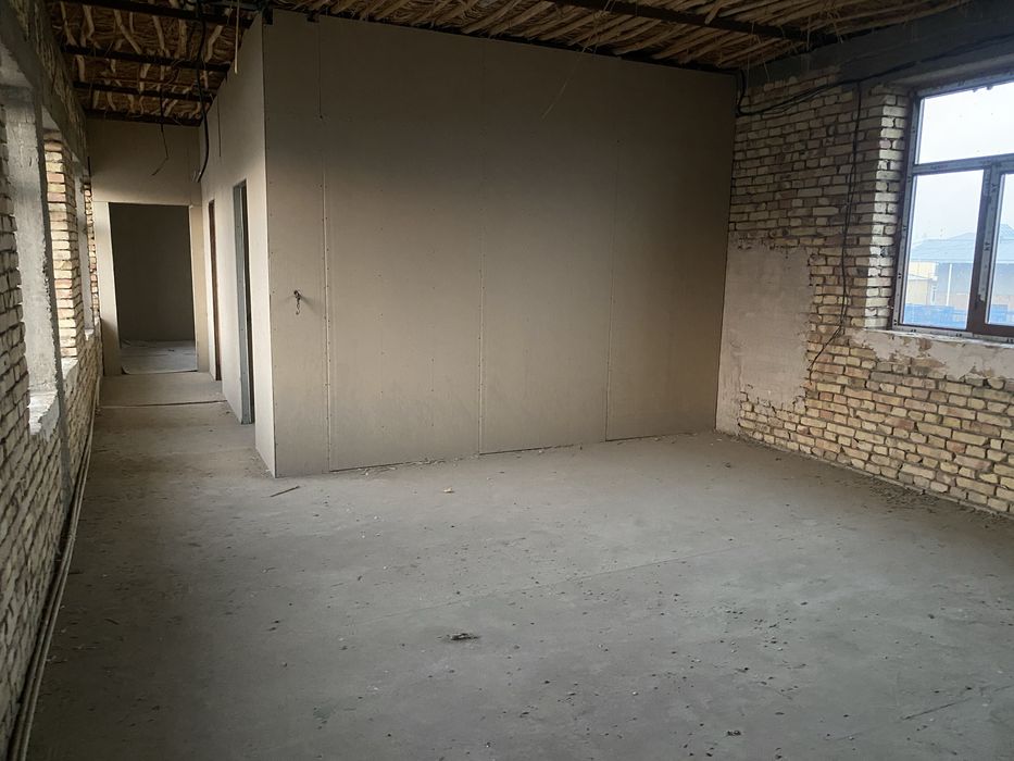 Buxoro viloyati peshku tumani markazidan 3 etajli obyekt sotiladi.