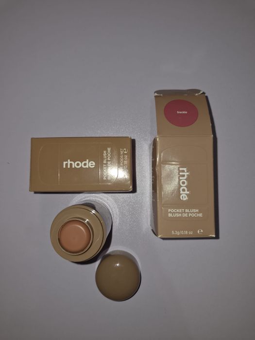 Pocket blush uri Rhode diferite nuante