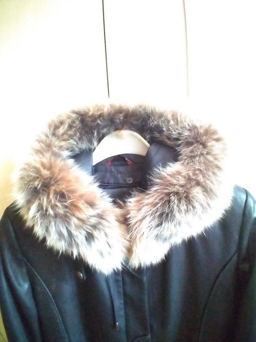 Спортно-елегантно кожено дамско палто .