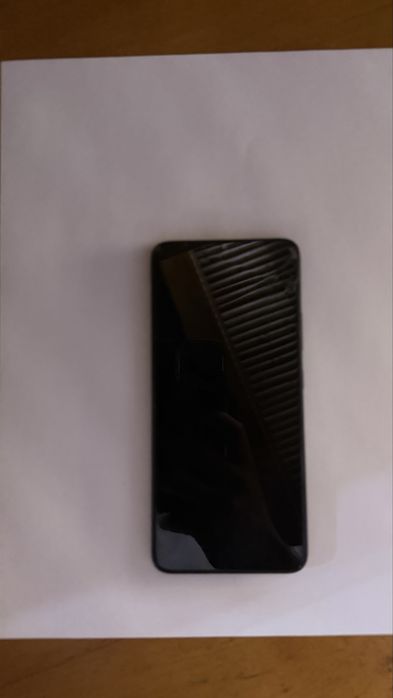 Infinix SMART 7 ekrani ozgina singan zaradnik va karobkasi yo’q.