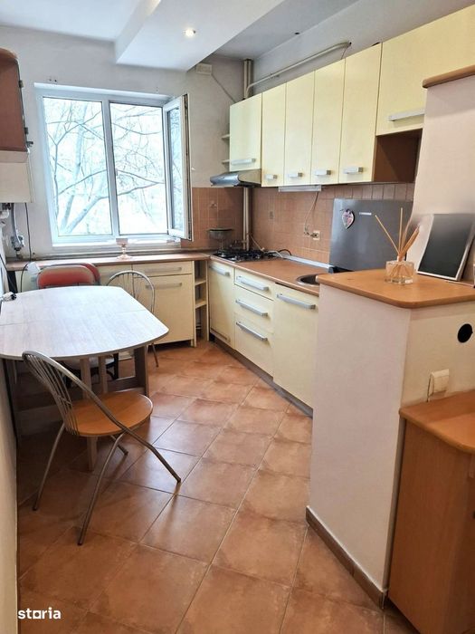 3 camere , etaj 1, bld. Balcescu , mobilat , 0% comision