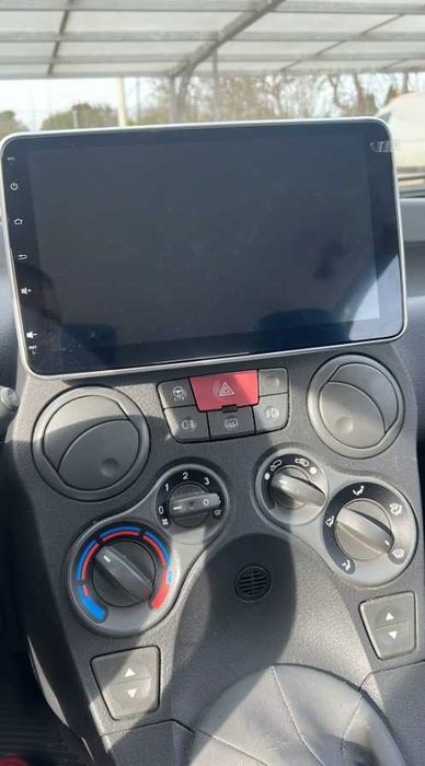 Navigație Android 15 1DIN Universală 10 Inch – CarPlay, 4GB RAM, QLED