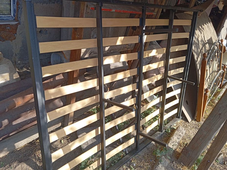 Продам кровать полуторку