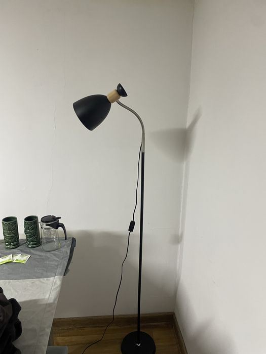 Торшер черный с лампочкой