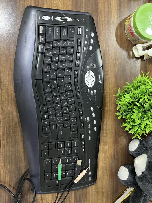 Продам клавиатуру GENIUS