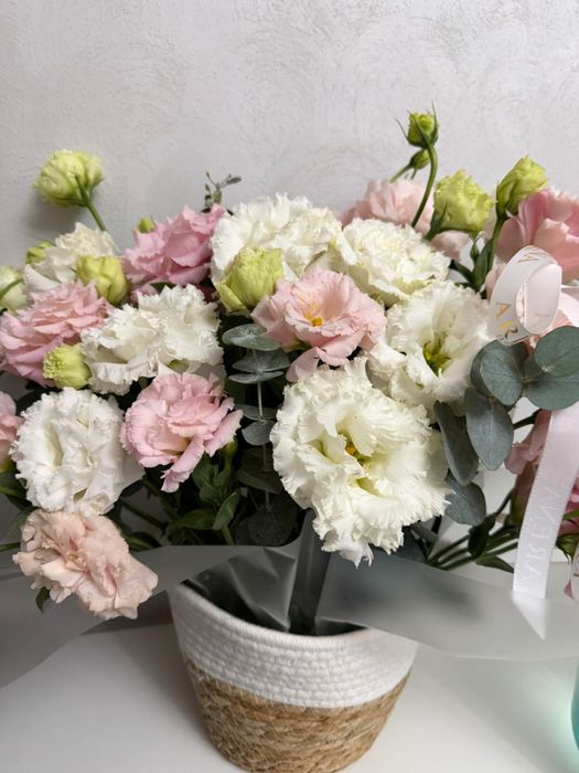 Букеты цветов алые розы