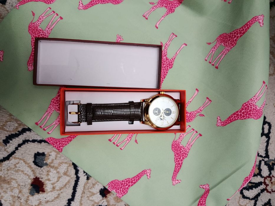 Продам чесы avon