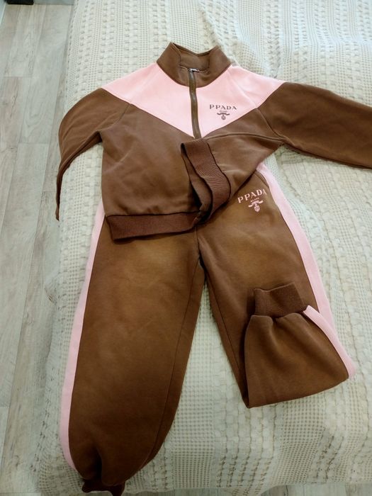 Продам костюм спортивный для девочки, р.140