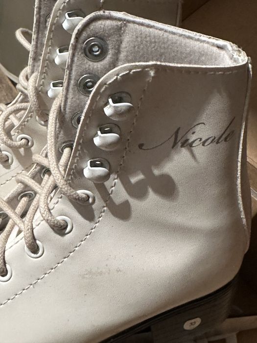 Продам коньки для девочки 33 размер