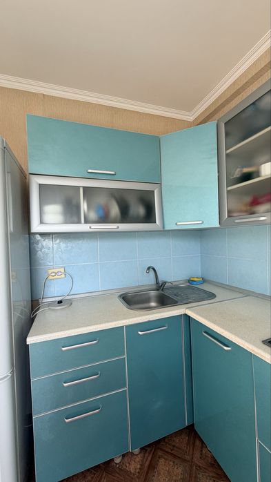 Продам кухоннный гарнитур угловой