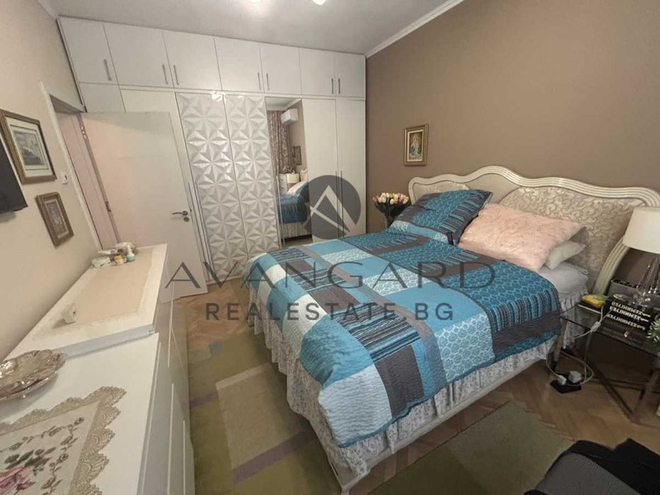 Продава се Тристаен апартамент в Пловдив, Христо Смирненски - 82 кв.м за 1952 €/кв.м - Снимка #1